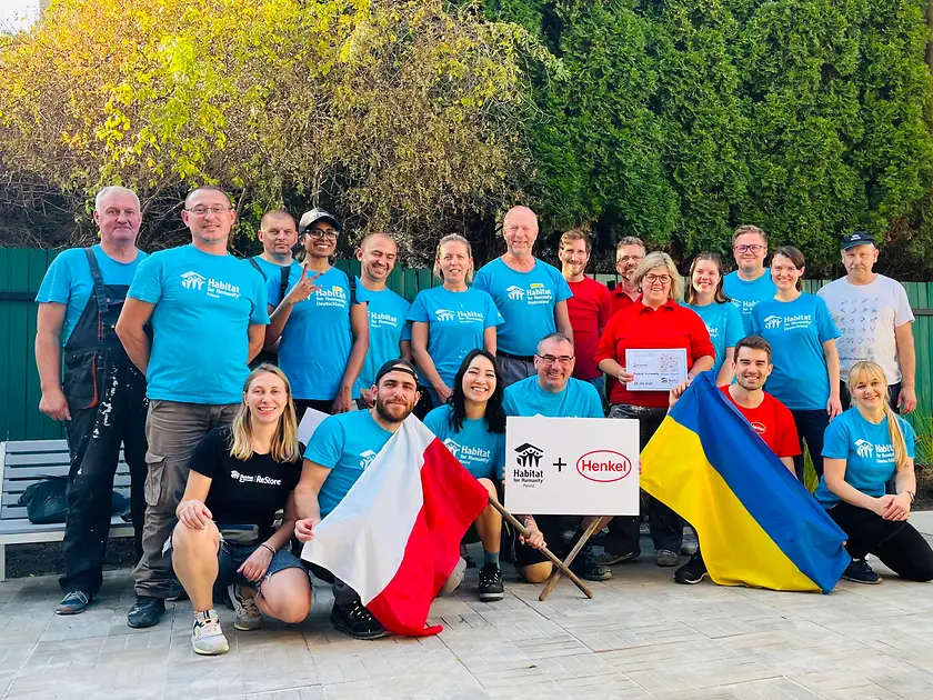 A group picture of the Henkel volunteers on their volunteering trip in Poland.