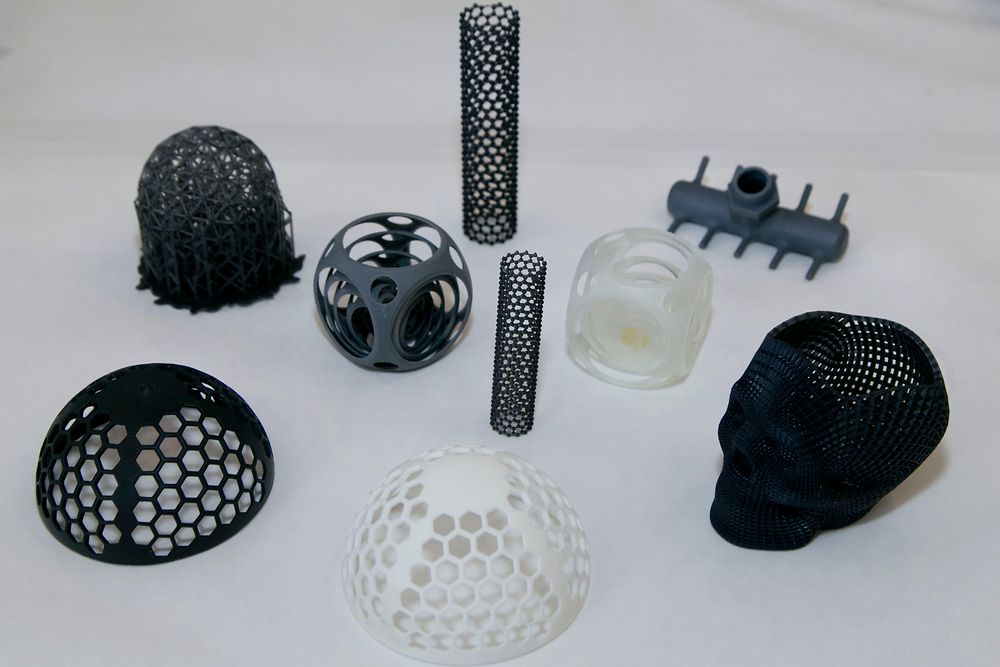 3D печатные прототипы разных форм и размеров.