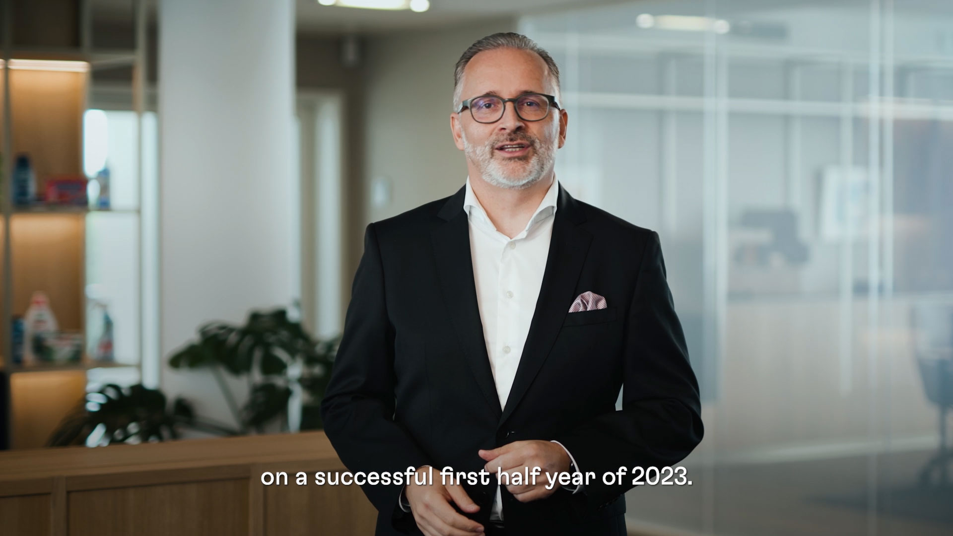 YouTube Thumbnail Henkel CEO Carsten Knobel's Video Message on the first half year of 2023 (Thumbnail)