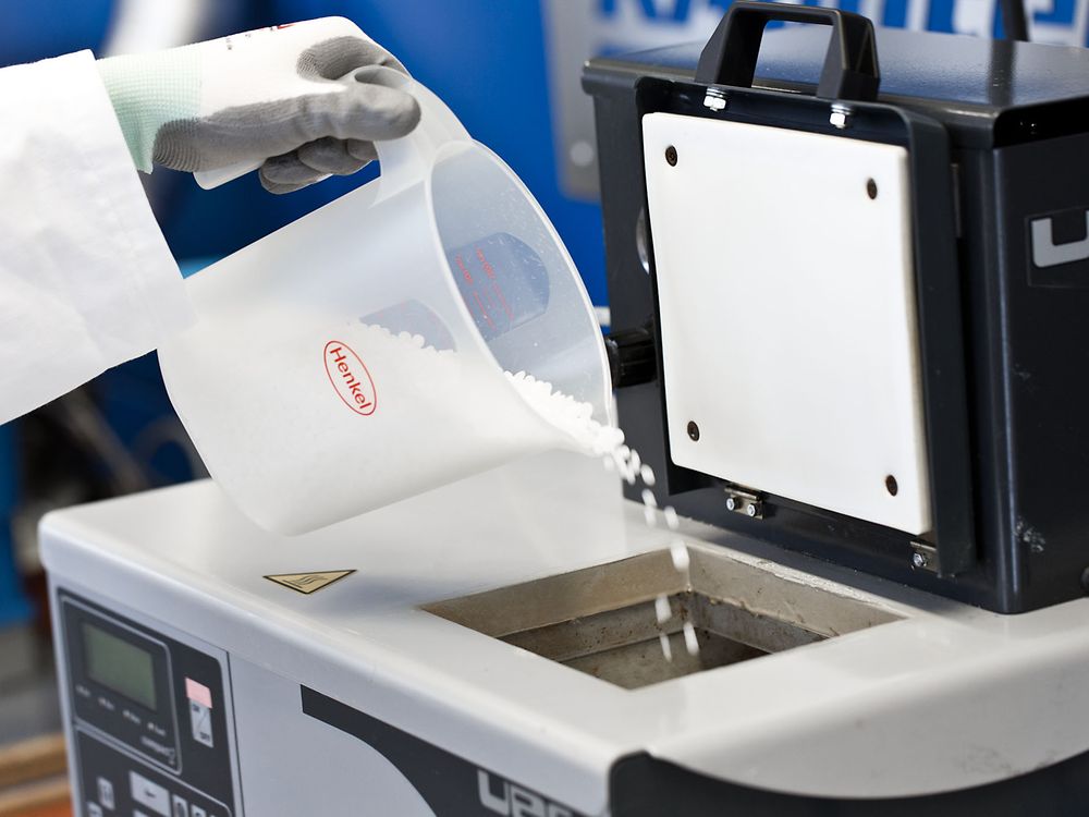The Technomelt Supra Pro range is optimized for a variety of applications in end-of-line packaging, including sealing boxes and cartons, raising the bar for food safety and efficiency in production.