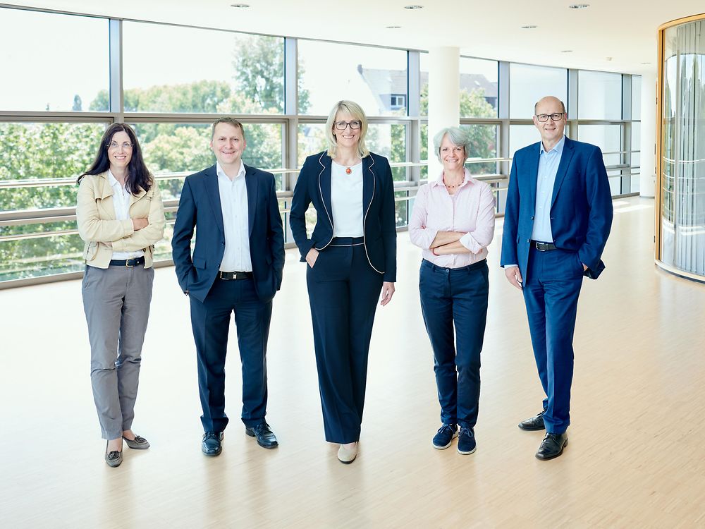 The director Ms. Wiebel and her five heads of lab groups of Corporate Scientific Services are shown on this photo.