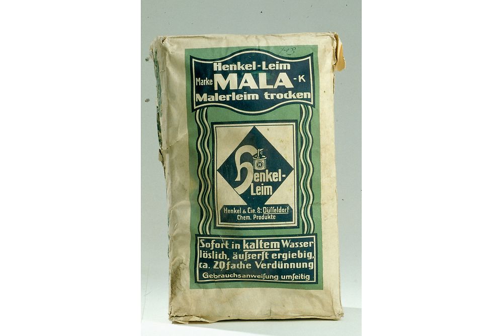 

Henkel began to produce its own adhesive in 1922 in case a long-time supplier for Henkel in Hanover couldn’t deliver any more, due to the Allies’ occupation in the Rhine and Ruhr regions at the time. One year later, the company started selling potato-based glues from the brands Mala and Tapa. 