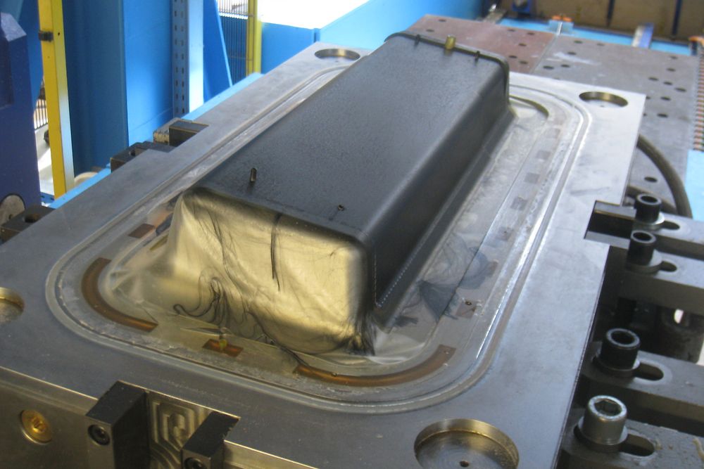Open mold of Ningbo Huaxiang (CN) with the unmachined part before demolding (KraussMaffei in Munich, Germany)