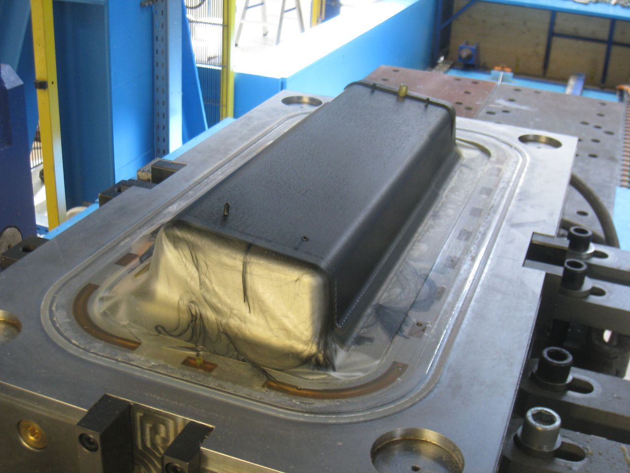 Open mold of Ningbo Huaxiang (CN) with the unmachined part before demolding (KraussMaffei in Munich, Germany)