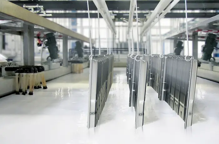 
Adhesive Technologies offers various solutions for the pre-treatment of aluminum, for example in the form of battery housing cases.