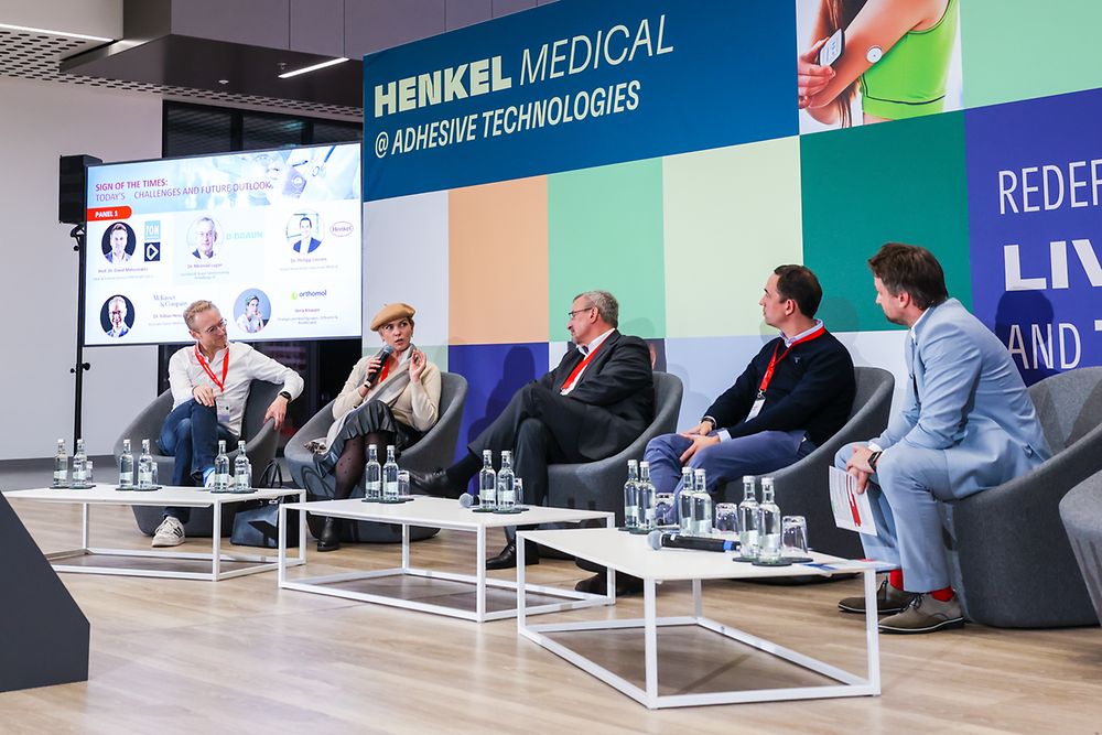 
First Panel: „Overcoming obstacles to implementing innovations“ – led by Prof. Dr. David Matusiewicz; with Vera Knauer, Dr. Tobias Henz, Dr. Meinrad Lugan, Dr. Philipp Loosen.