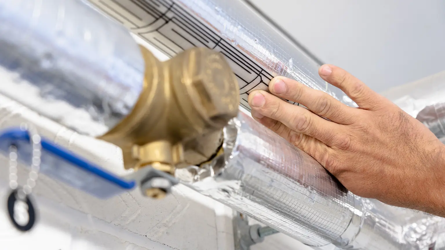 
The smart tape from LAIIER® is printed with Henkel inks and easy to install, applicable to a variety of different surfaces, highly sensitive and precise and enables to cover large areas.