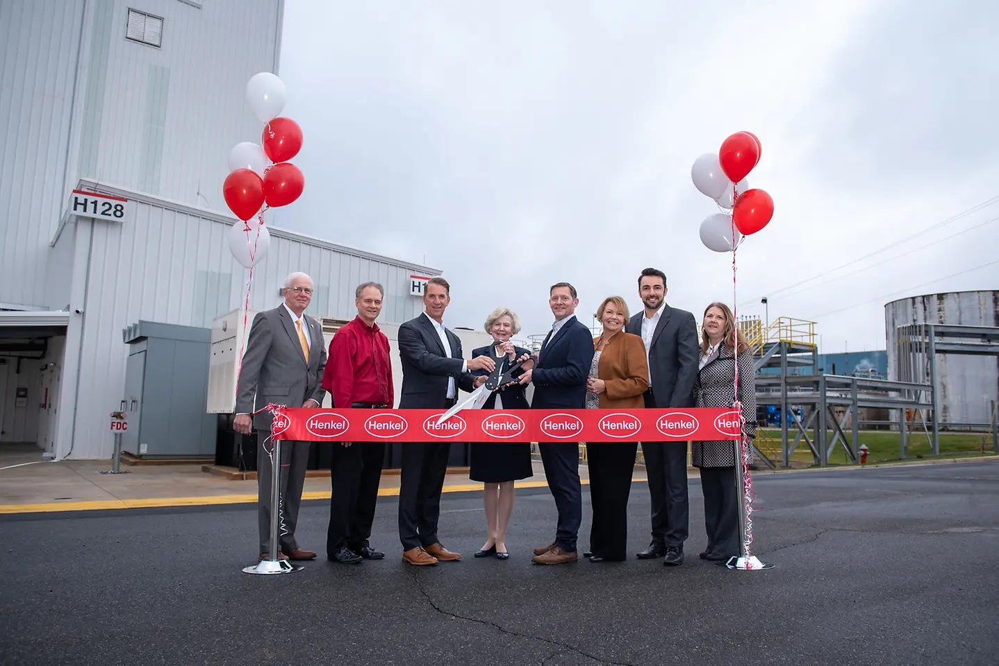
Henkel leaders and local dignitaries celebrate the completion of the new state-of-the-art production area at the Salisbury facility during a ribbon cutting ceremony in Salisbury, North Carolina.