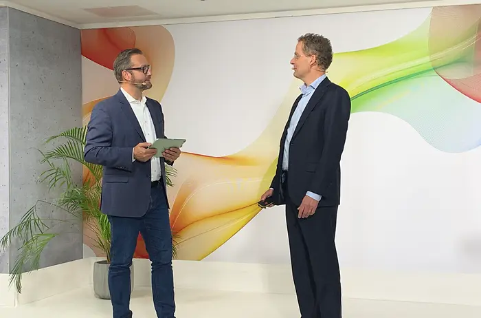 
Henkel Sustainability Days host Grant Kupko interviews Fredric Petit, Partner Sustainable Packaging at Emerald Technology Ventures, live in the Henkel studio in Düsseldorf.