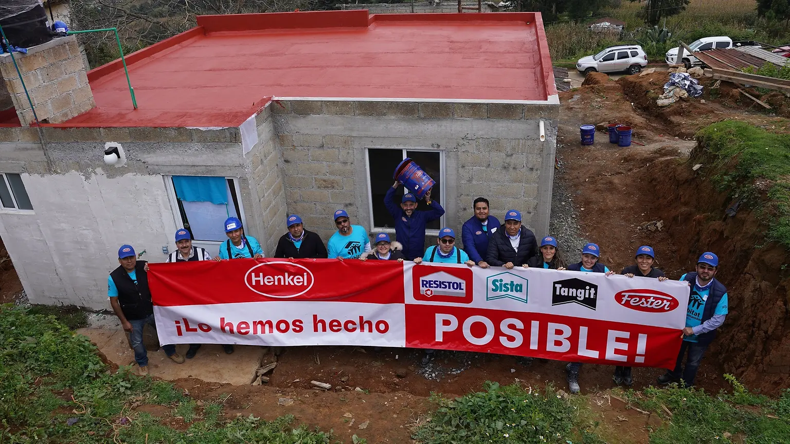 
To further drive social progress and to support families and kids in need by dedicated construction activities Henkel´s Adhesive Technologies business for Craftsmen, Construction and Professional has initiated the Corporate Social Responsibility program ‘Welcome Home’. Picture: Project Mexico.