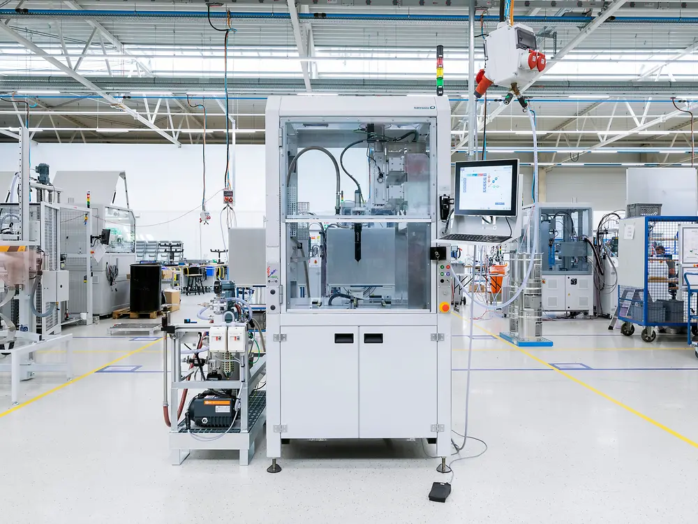 
Semi-automatic machine from Henkel´s dispense partner, bdtronic, for manual loading for various dispensing applications.