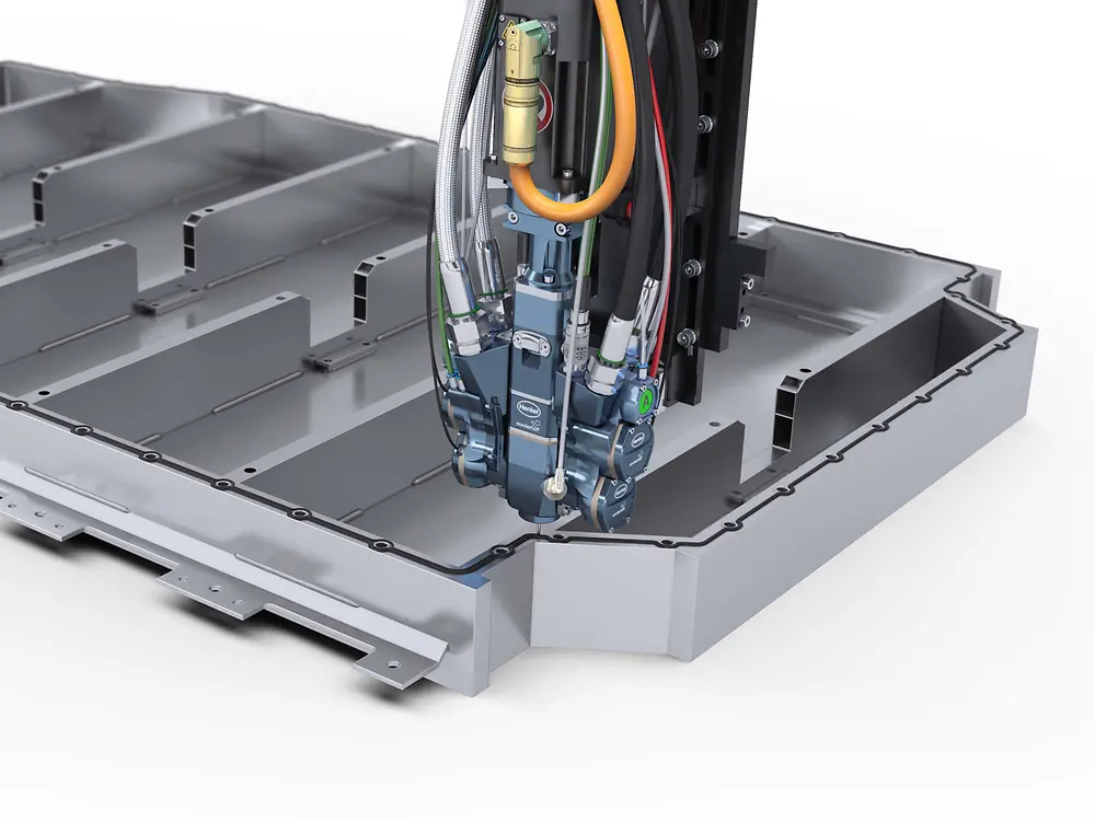 
Precisely contoured double seal application on the battery housing with polyurethane sealing foam Sonderhoff Fermapor K31.