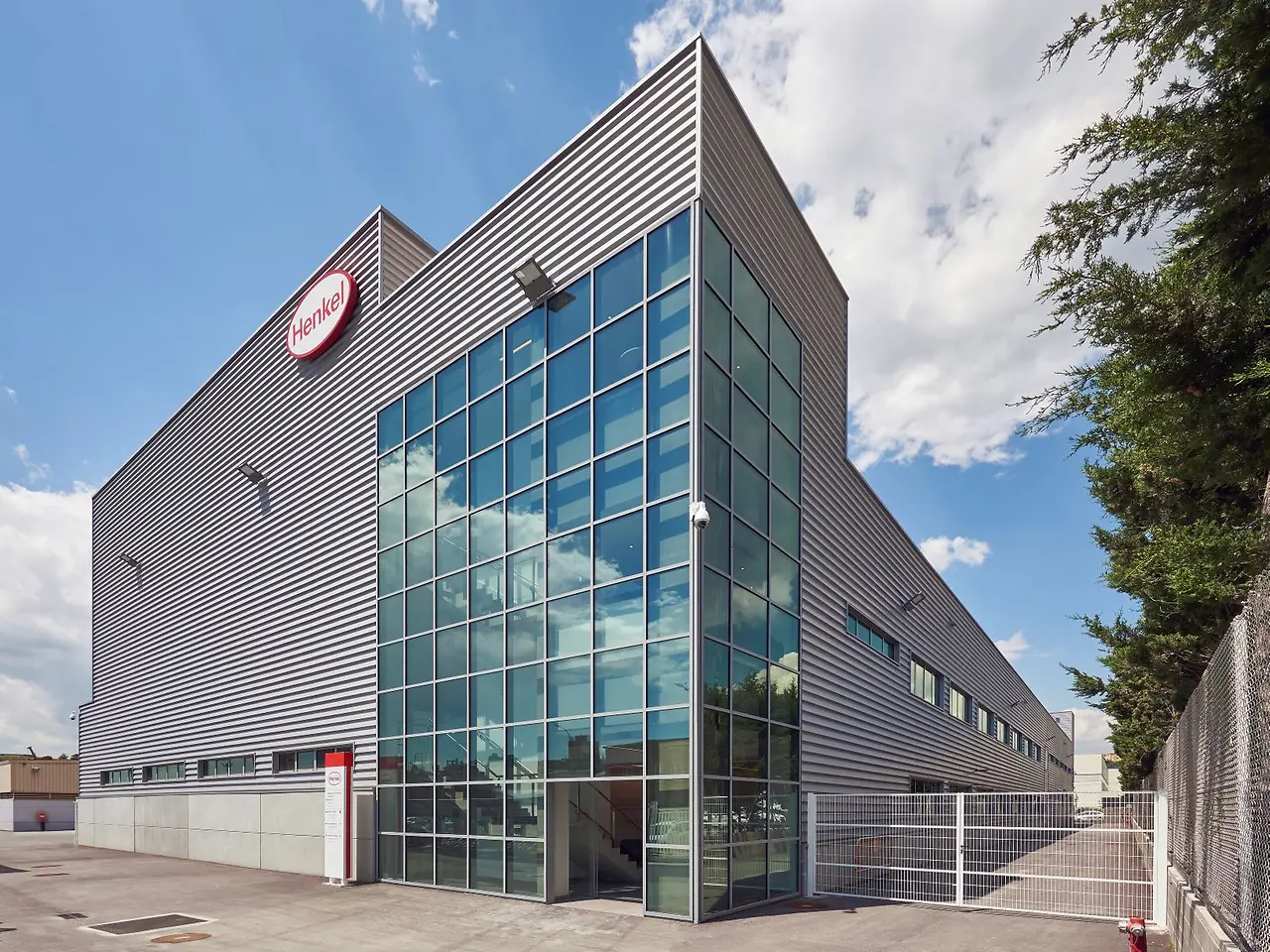 
Henkel Adhesive Technologies has significantly expanded its production capacities in Montornès del Vallès, Spain.