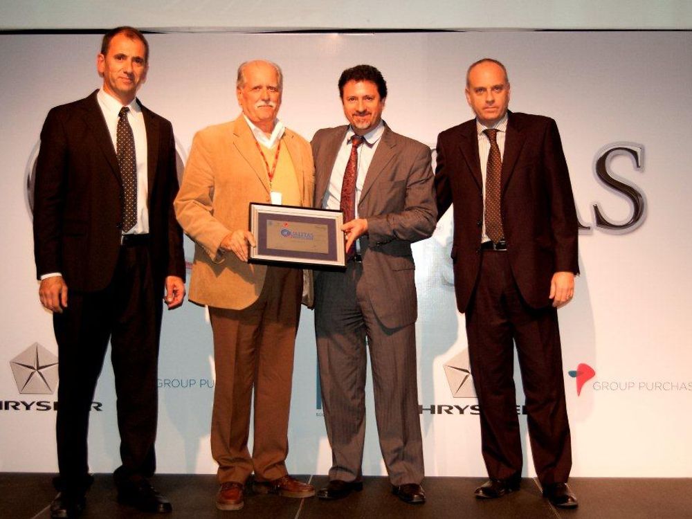 César Lapezzata receives the FIAT recognition on behalf of Henkel Argentina