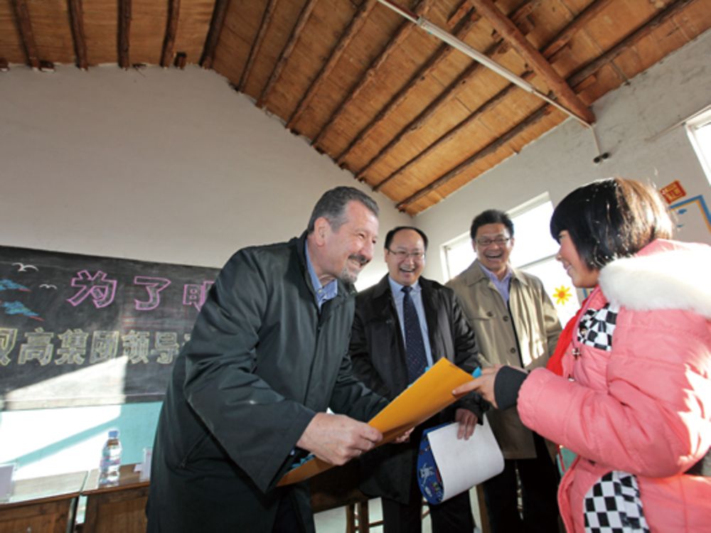 Faruk Arig, President of Henkel Greater China, visited the Henkel Hope Primary School