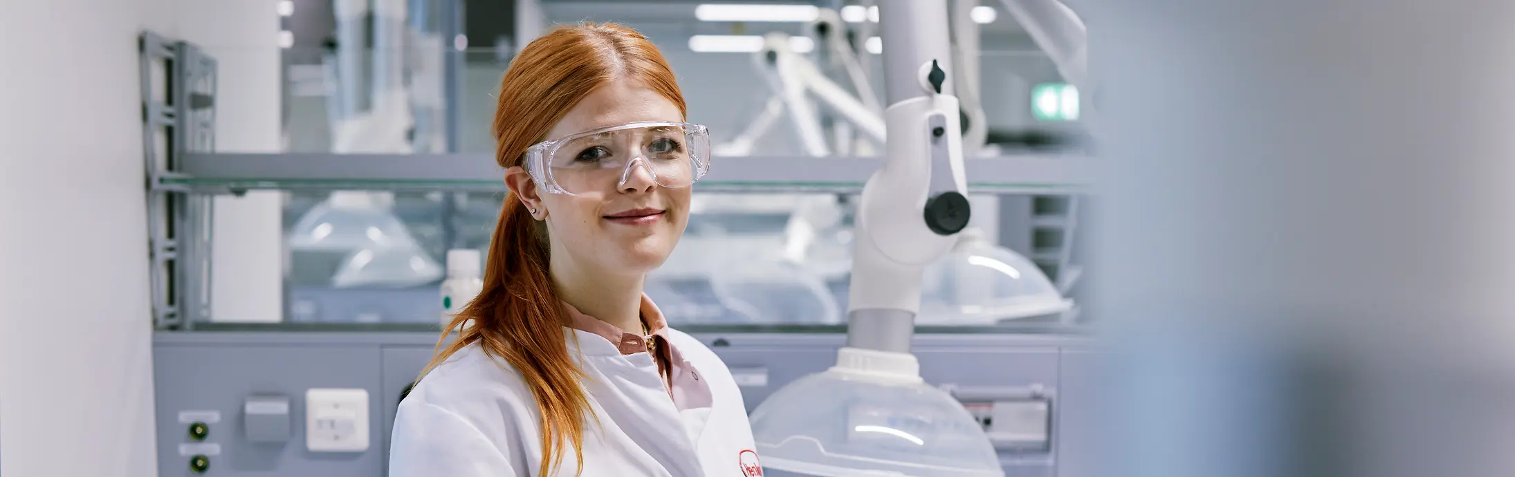 A woman in al lab