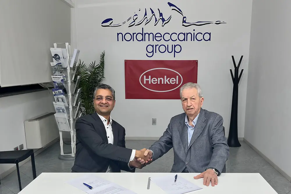 
Rajat Agarwal (left), Global Head of Henkel Packaging Adhesives, and Antonio Cerciello (right), President of Nordmeccanica. (Photo: Nordmeccanica)