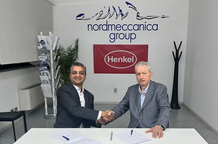 
Rajat Agarwal (left), Global Head of Henkel Packaging Adhesives, and Antonio Cerciello (right), President of Nordmeccanica. (Photo: Nordmeccanica)