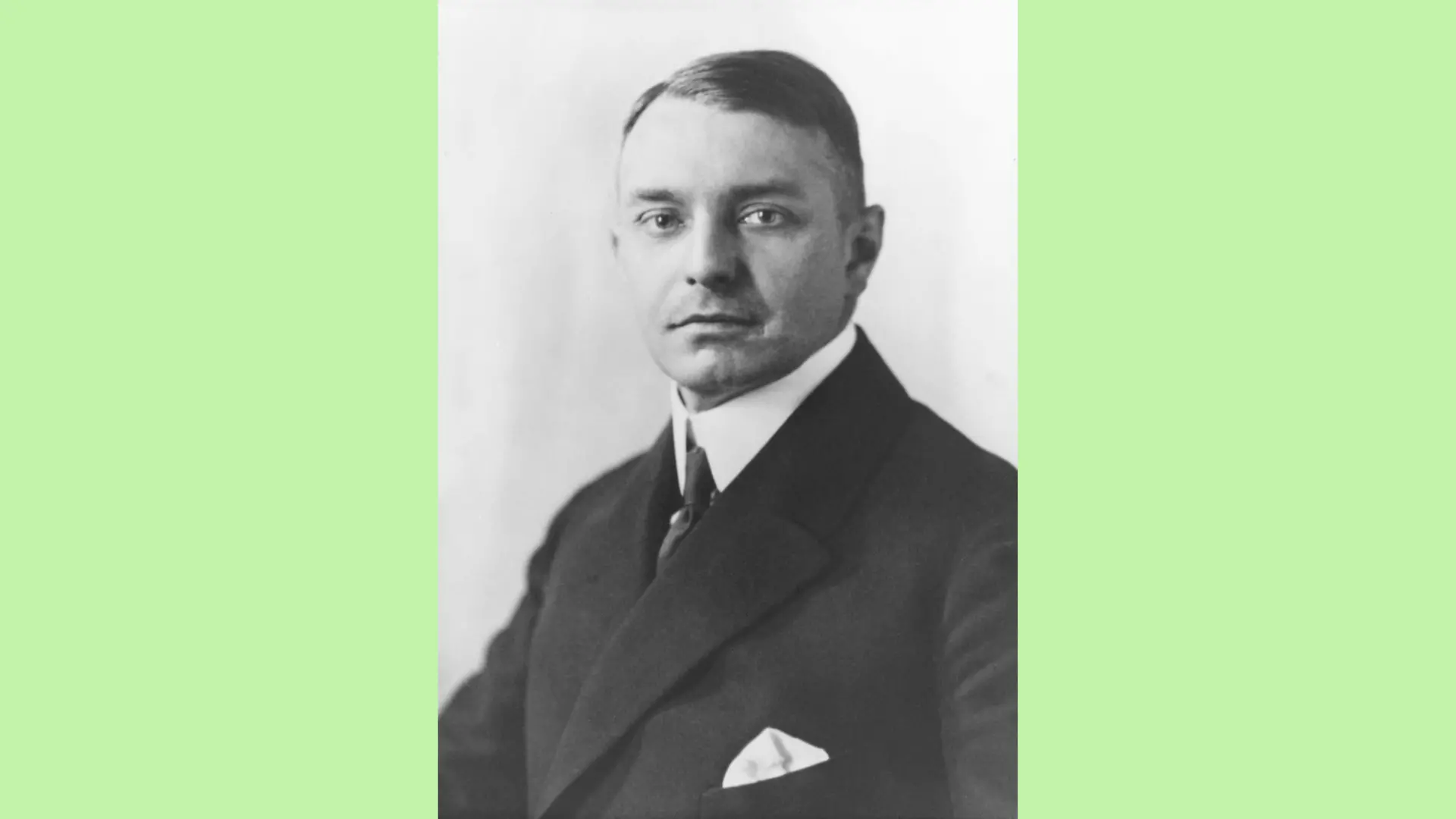 Black and white portrait photo of Hugo Henkel.