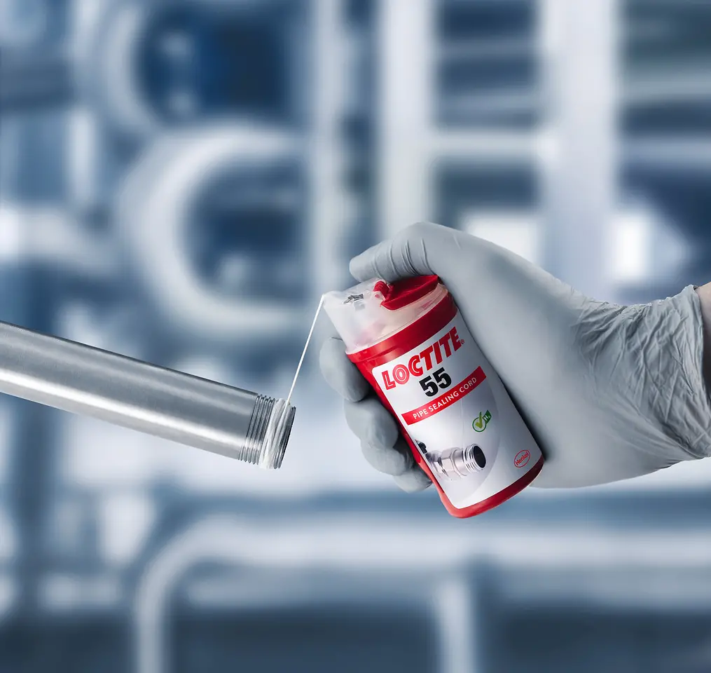 
Loctite 55 is used by numerous professional fitters and plumbers to seal pipe threads and fittings made of metal and plastic.