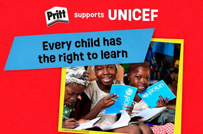 Red Pritt-UNICEF visual with the headline ‚Every child has the right to learn‘. The picture shows children smiling and learning with UNICEF school notebooks. Text: ‚That’s why Pritt is proudly supporting UNICEF’s education program and access to education supplies, like the School-in-a-box‘. 