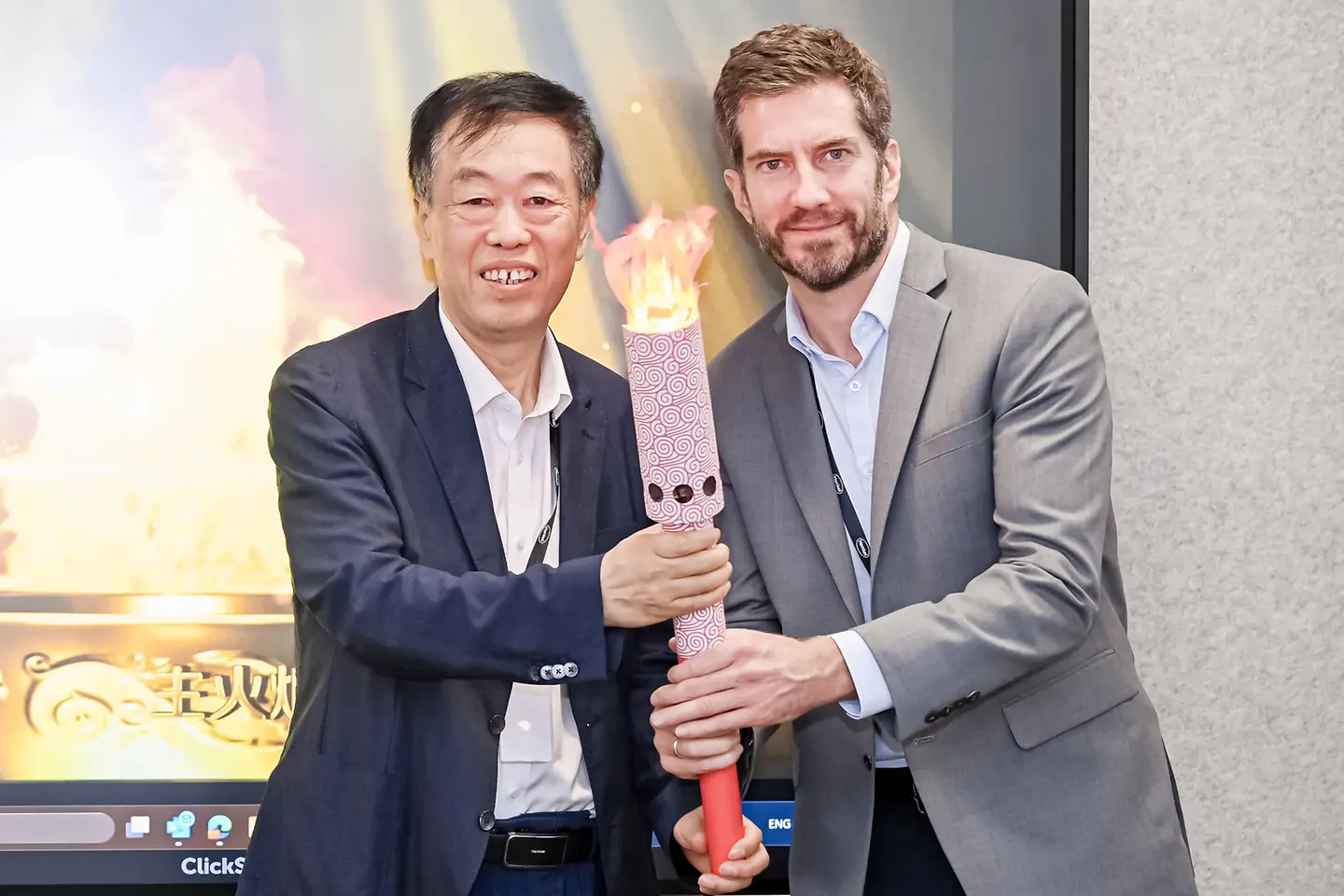 
LI Hua, Chairperson of the China Packaging Federation and Dr. Alejandro Schoenhoff, Head of Packaging APAC at Henkel Adhesive Technologies during the torch ceremony.