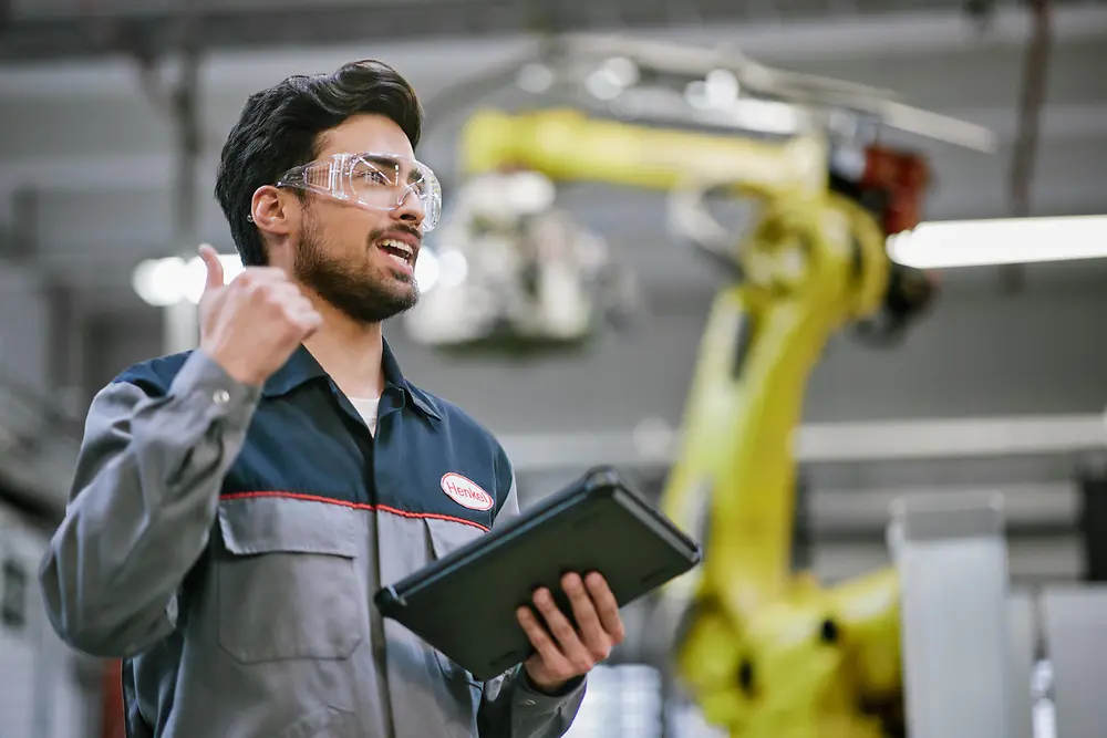 Technician overseeing automated machinery and ensuring quality. 