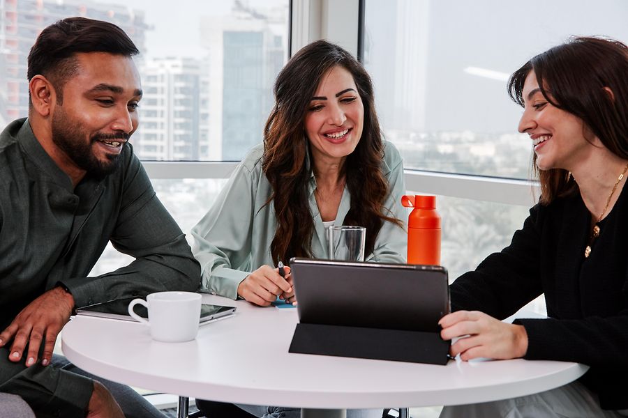 Collage of two images and a text field: the first picture shows three colleagues sitting together on a table, the second shows a structure.