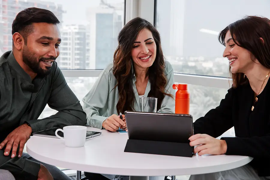 Collage of two images and a text field: the first picture shows three colleagues sitting together on a table, the second shows a structure.