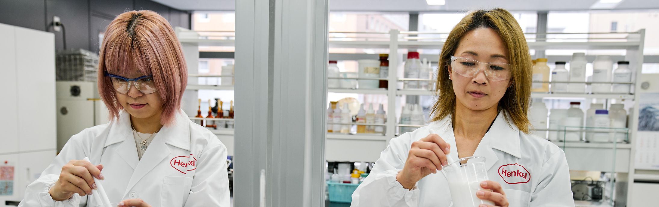 Picture showcasing Henkel’s IMPACT YOU Talent Program, specifically the R&D Future Talent Program for Henkel Consumer Brands, giving the opportunity to become a future innovator through a 24-month interdisciplinary and international learning journey.