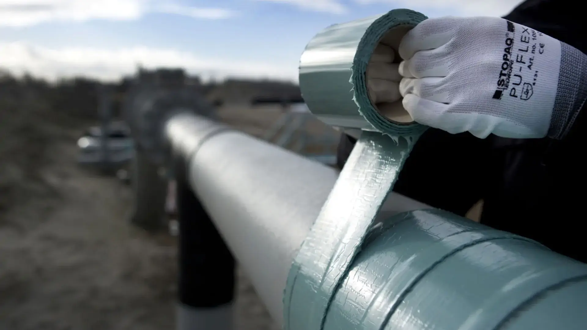 STOPAQ wrappingband applied to a pipeline