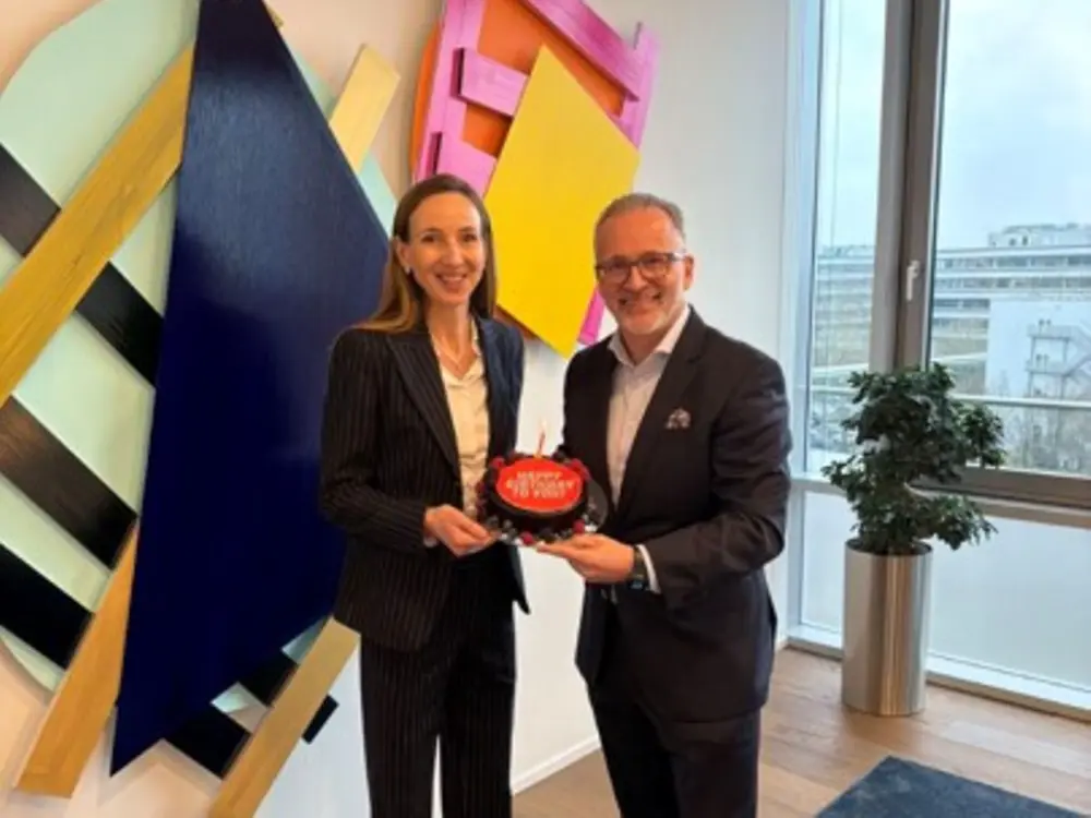 
Carsten Knobel & Simone Bagel-Trah Birthday-Off Announcement