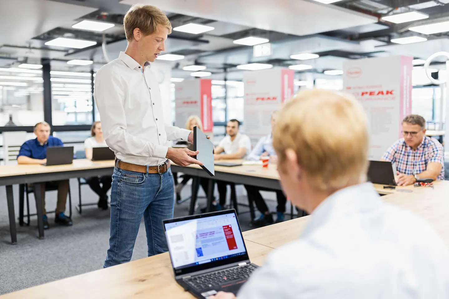 
Henkel uses the equipment for fault analysis, product demonstrations, technology comparisons and troubleshooting workshops. 