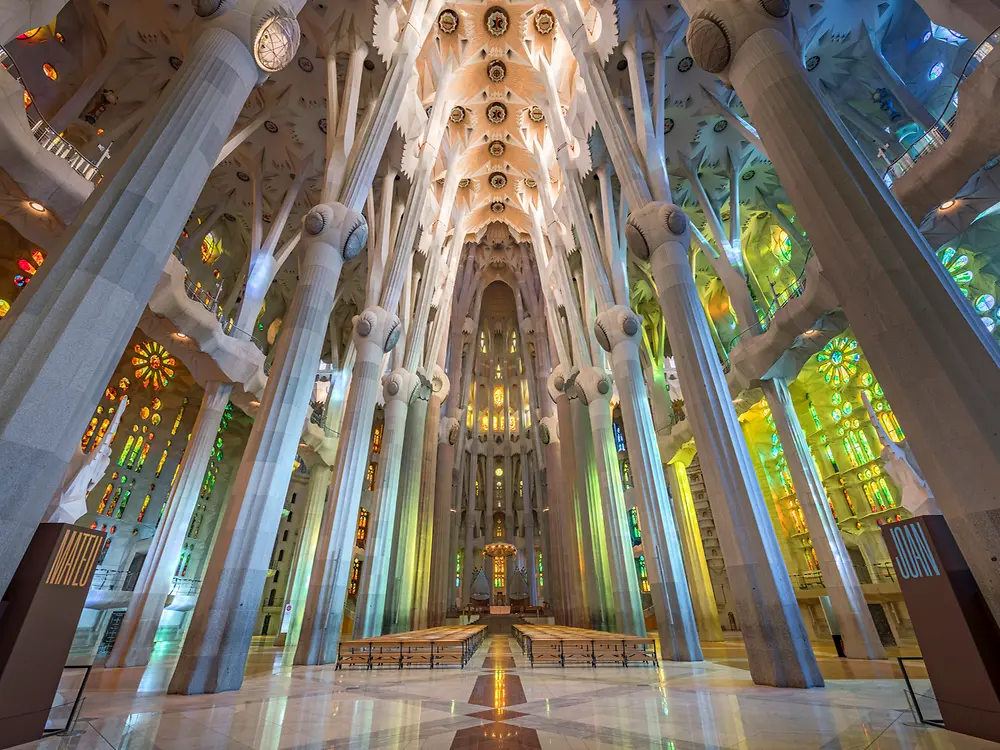 Interior view of the Sagrada Familia with columns inspired by organic geometries