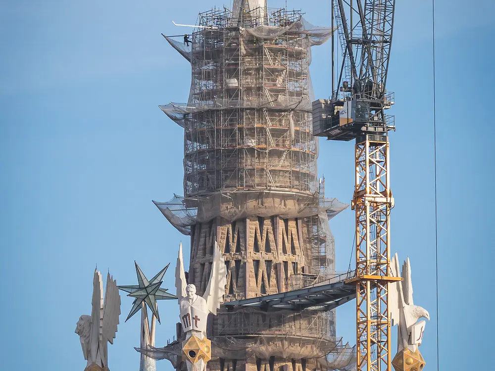 Upper section of the central tower with surrounding elements and structural integration