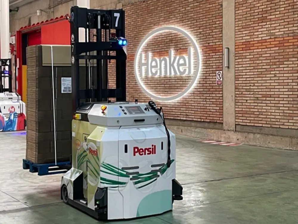 
AGV handling palletized goods autonomously