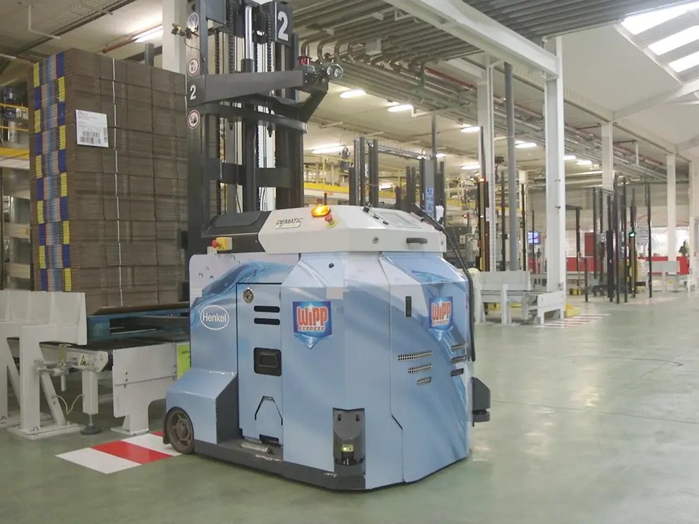 
AGVs ensuring automated and safe material flow