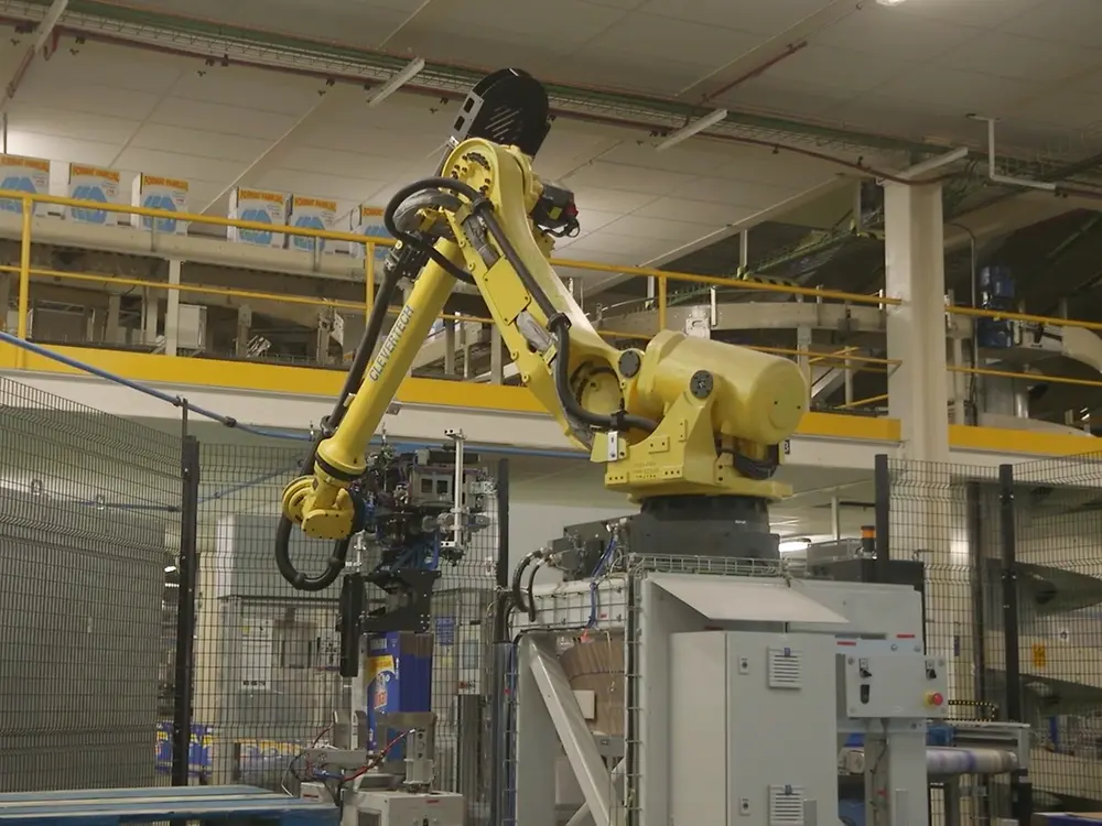 
Robot automating carton forming in packaging lines