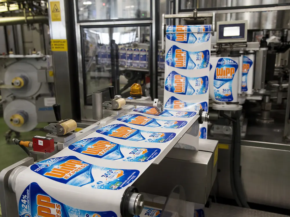 
Labeling process in automated production line