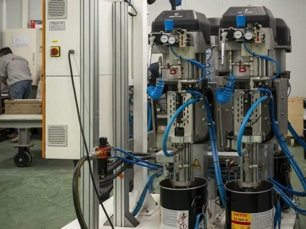 Dosing unit with adhesive components A and B, used to ensure a homogeneous mixture