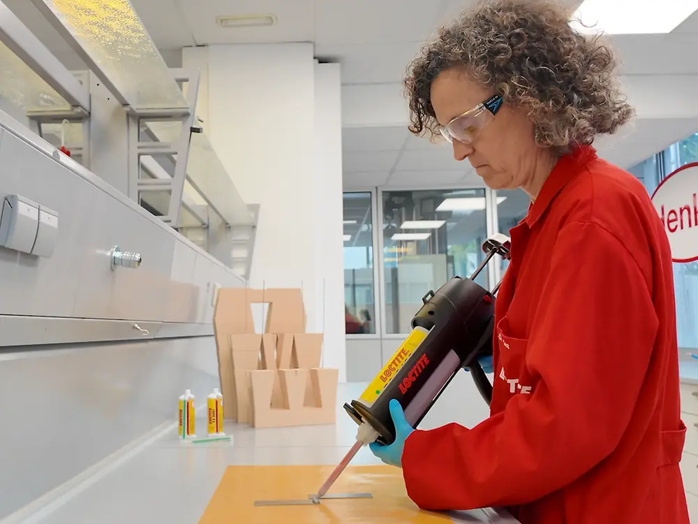 High-precision bonding process in laboratory testing conditions