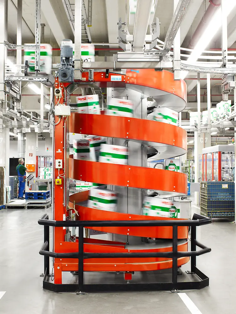 Modern detergent production at Henkel.