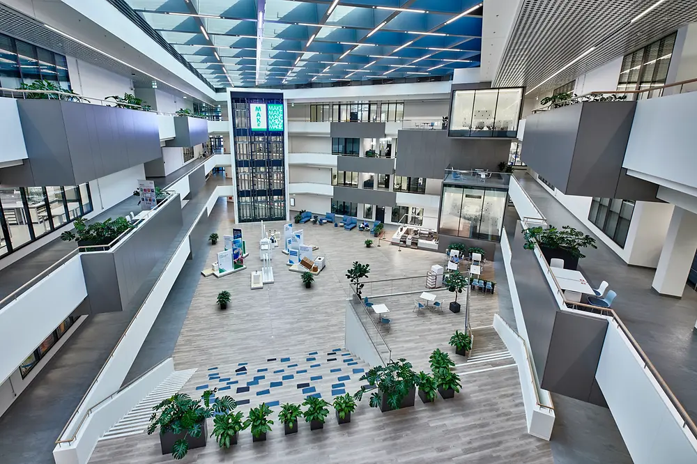 View into the atrium of the Inspiration Center Düsseldorf.