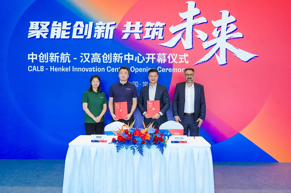 
Representatives from CALB and Henkel during the signing of the Memorandum of Understanding for the strategic cooperation.