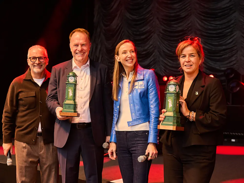 
Düsseldorf Mayor Stefan Keller and Mona Neubaur, Minister for Economic Affairs, Industry, Climate Action and Energy of the State of North Rhine-Westphalia, attended the Henkel Festival as guests.