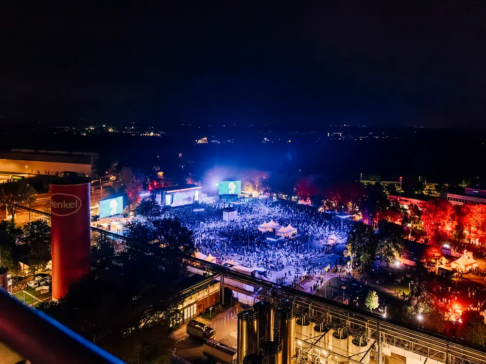 
Top live acts took to the stage at the Henkel Festival, delighting guests with a vibrant and diverse concert program.