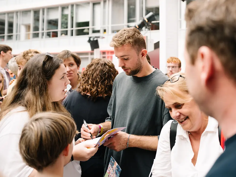 
FIFA World Cup winner Christoph Kramer spoke about teamwork, motivation and overcoming challenges at the Henkel Festival.
