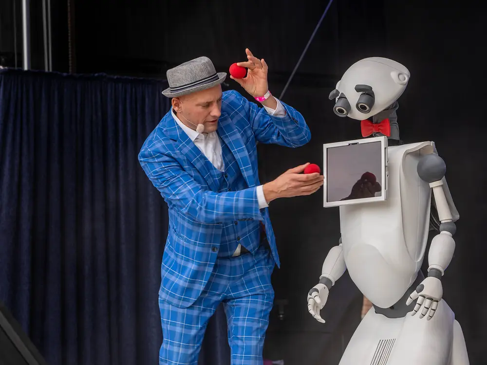
Shows, interactive activities and encounters with innovative technologies entertained guests of all ages.