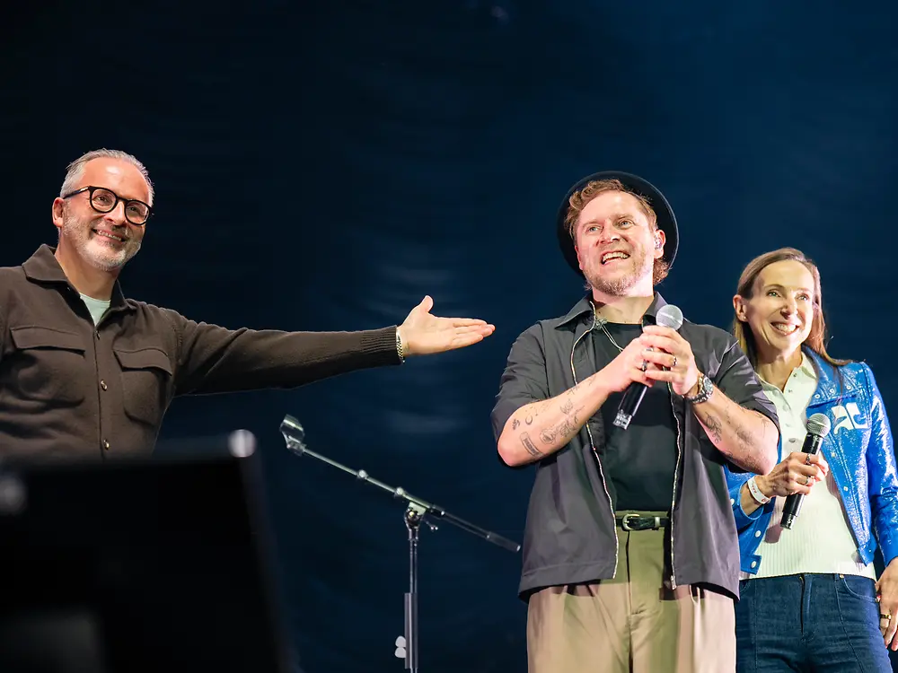 
Musician Johannes Oerding with Henkel CEO Carsten Knobel and Dr. Simone Bagel-Trah, Chairwoman of Henkel’s Shareholders’ Committee and Supervisory Board, at the Henkel Festival.