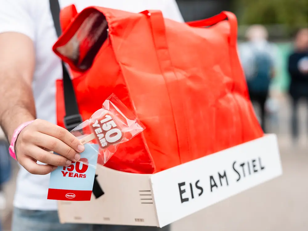 
The Henkel anniversary ice cream provided a refreshing treat at the festival in Düsseldorf, which took place in summery weather.